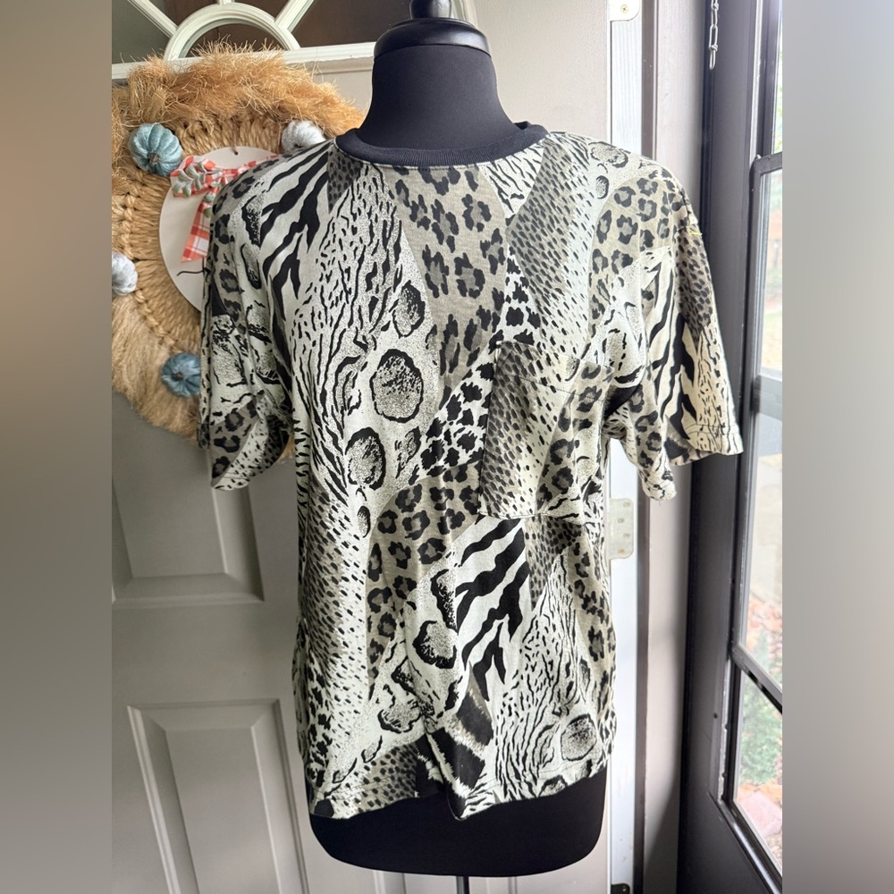 Vintage animal print jungle pocket t-shirt, size medium